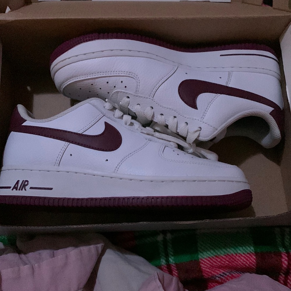 7.5 Air Force 1s maroon and white womens